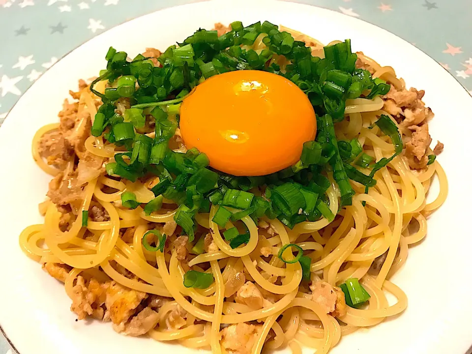 久々のお家ご飯。挽肉と卵と胡桃のクリームパスタ。|Hitomi Seyaさん