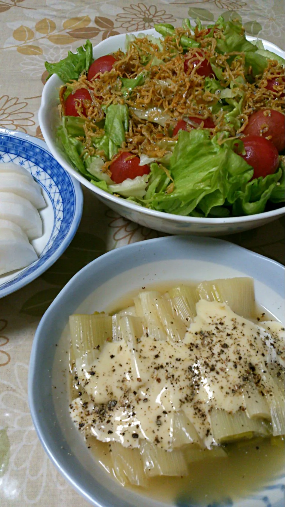 長ねぎのスープ煮♪レタスじゃこプチトマトサラダ♪|ユミさん