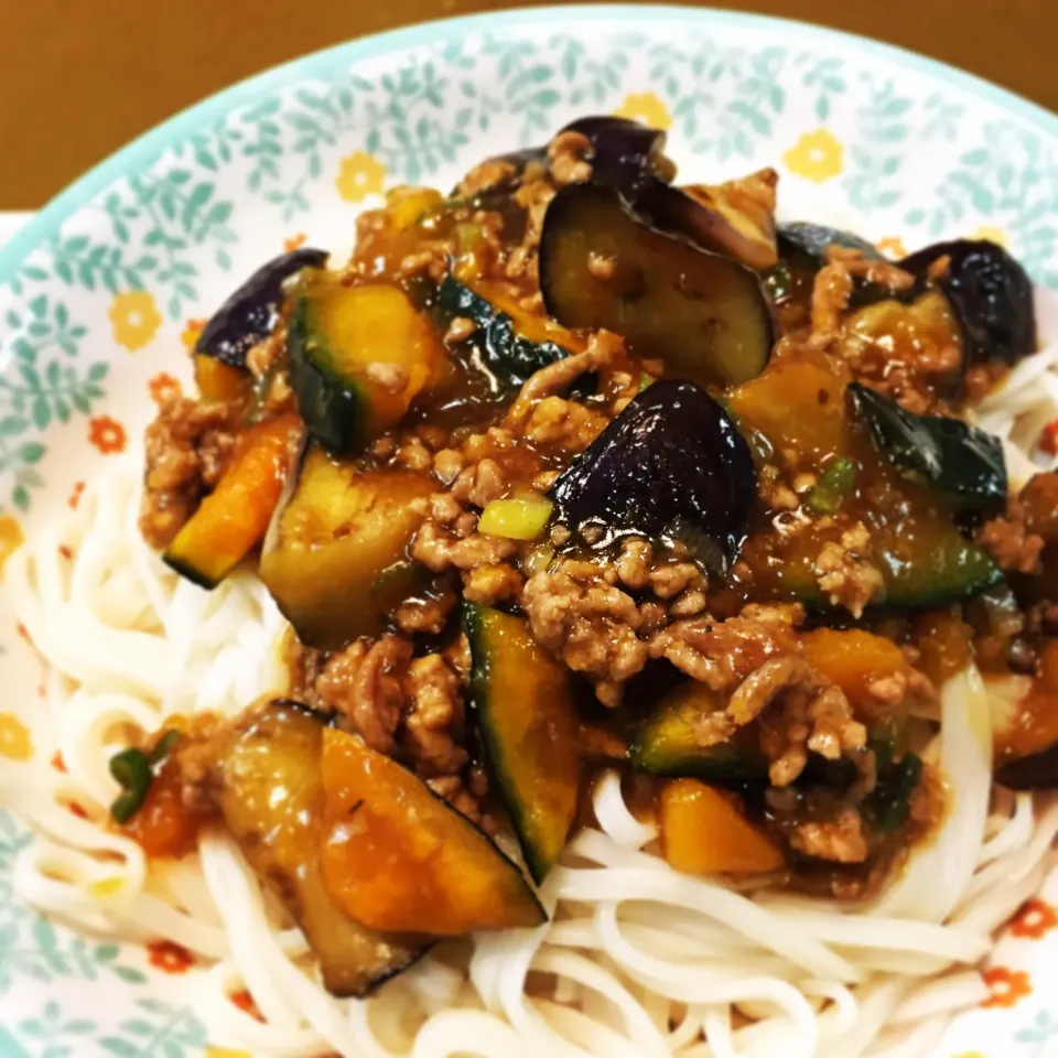 「なすとかぼちゃの和風そぼろあんかけうどん」
 #料理男子  #男の料理  #家庭料理  #和食 #あんかけうどん|うっちーさん