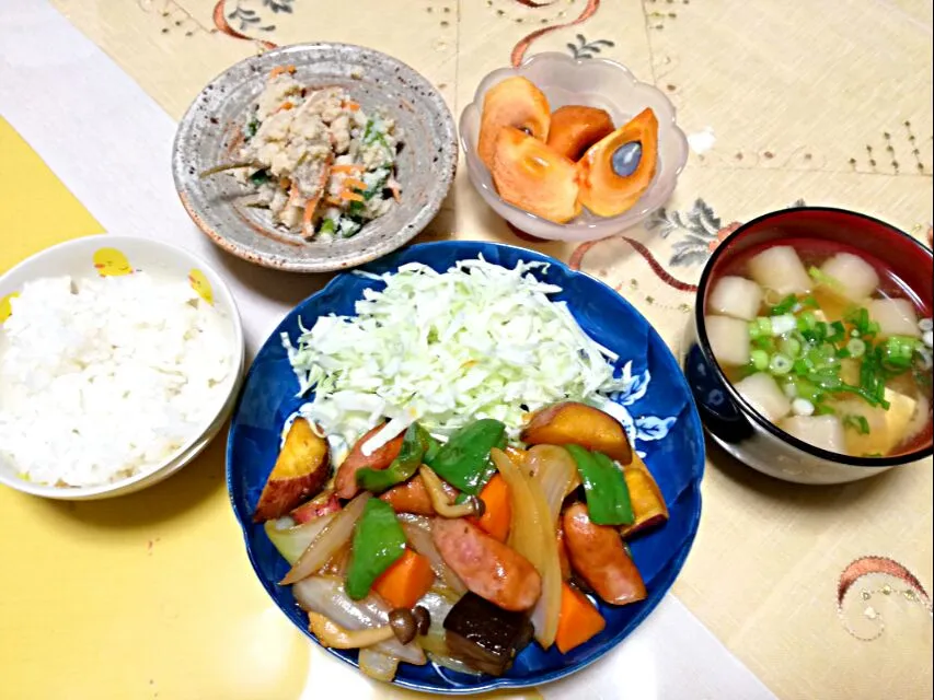 晩ごはん
 - 野菜ソーセージ焼肉のたれ炒め
 - おから
 - 麩、豆腐お味噌汁
 - 柿|korinoさん