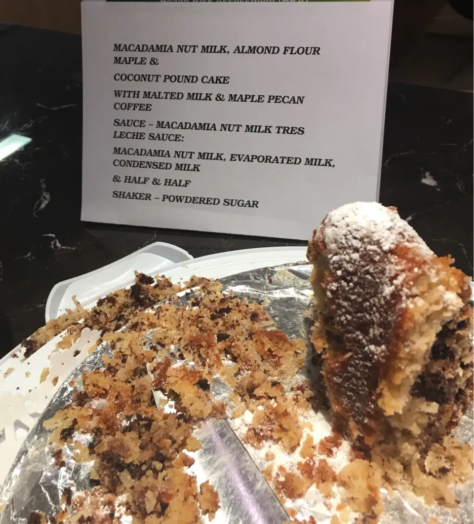 What's left of the cake I brought to the office. 
Macadamia nut milk, almond flour, maple syrup  & malted milk valrhona chocolate marble cake with maple pecan c|Antonia Ellisさん