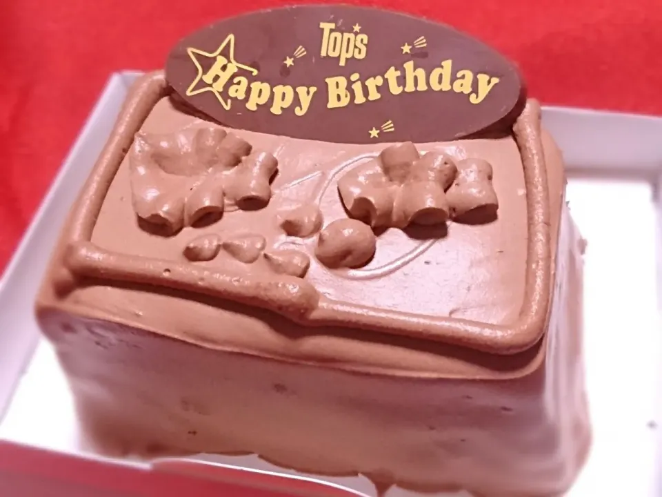 お誕生日にいただいたTOPSのチョコレートケーキ。|おさかなさん