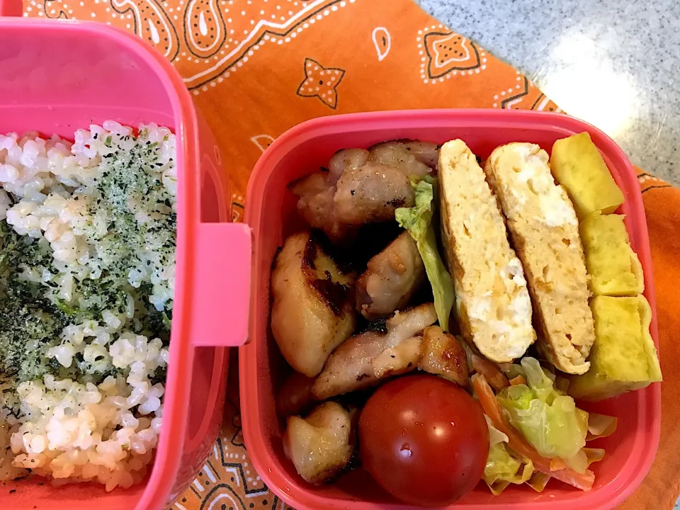 ♫今日のお弁当♫〜鶏の塩麹焼き、だし巻き卵、人参とキャベツのポンマヨ、サツマイモスティック、トマト〜|Satokoさん