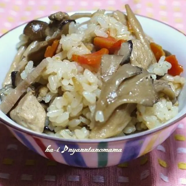 はーい♪にゃん太のママさんの舞茸とゴボウときのこたっぷりの炊き込みご飯 #レシピブログ #RecipeBlog|レシピブログさん