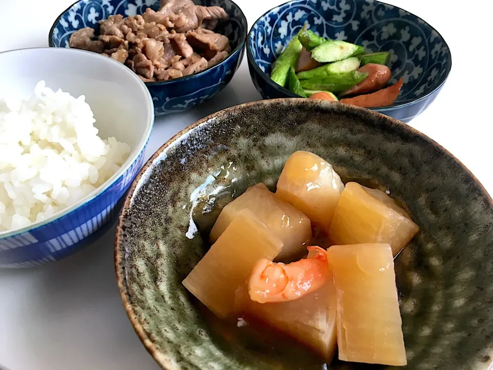 昨日の夕食の残りと、お弁当の残りで一人お昼ご飯|ずずさん