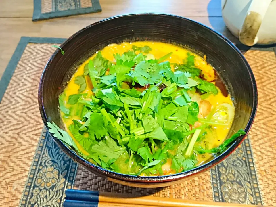 トムヤムクンラーメン|まぐろさん