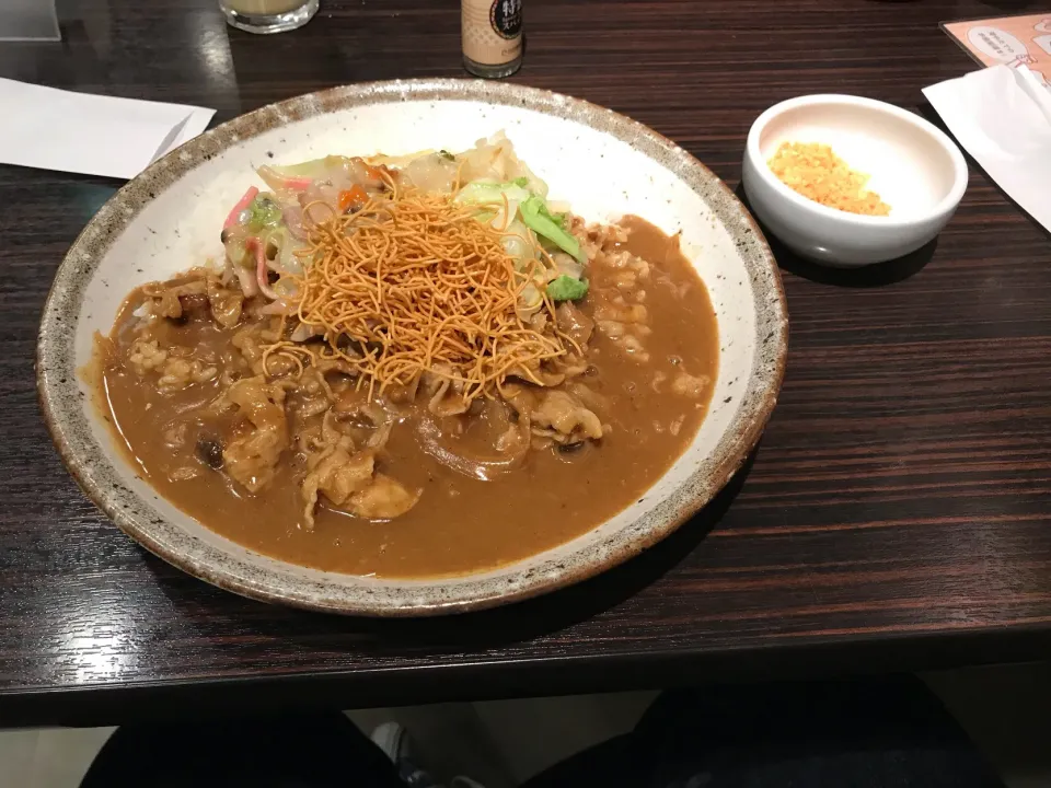 Snapdishの料理写真:揚げそば入ちゃんぽんカレーらいす|堀河 史麿さん