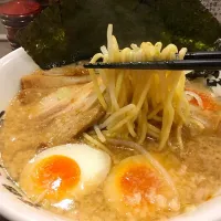 Snapdishの料理写真:ราเม็งซุปซีอิ๊วญี่ปุ่นและมันเปลว 背脂醤油のせのせ🍜@ที่ญี่ปุ่น Ramen Miyamoto ラーメン宮本|akiさん