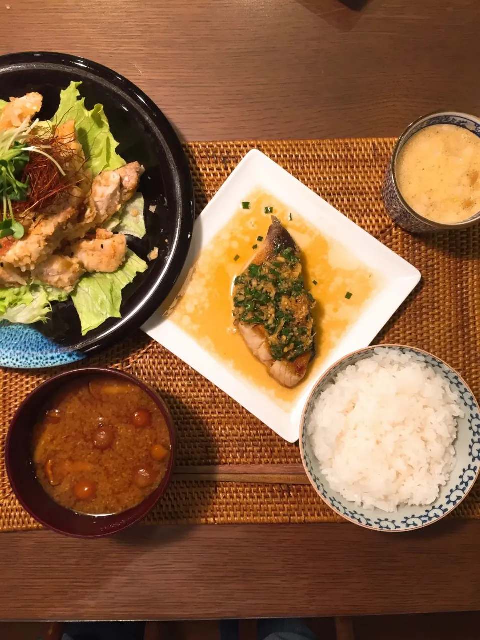 ブリの香味野菜ソースかけ、ごまチキン和え、なめこ汁|taka-chanさん