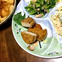 Snapdishの料理写真:今日の夜ご飯
蓮根のはさみ焼き
サラダスパゲティ
小松菜のシーチキン和え
ポテトチップス|♪nanamin♪さん