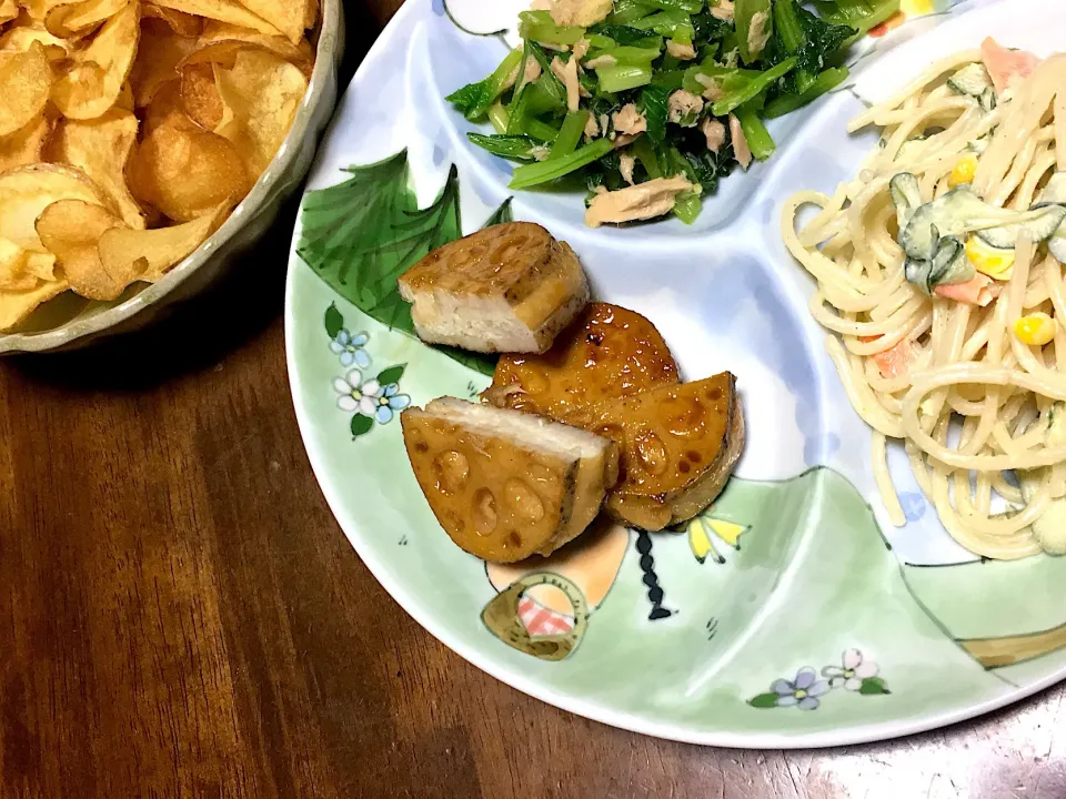 今日の夜ご飯
蓮根のはさみ焼き
サラダスパゲティ
小松菜のシーチキン和え
ポテトチップス|♪nanamin♪さん