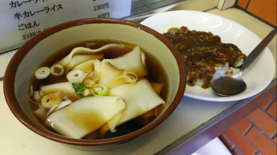 Snapdishの料理写真:ひもかわうどん＋ミニカレー
@桐生駅|kamekameさん