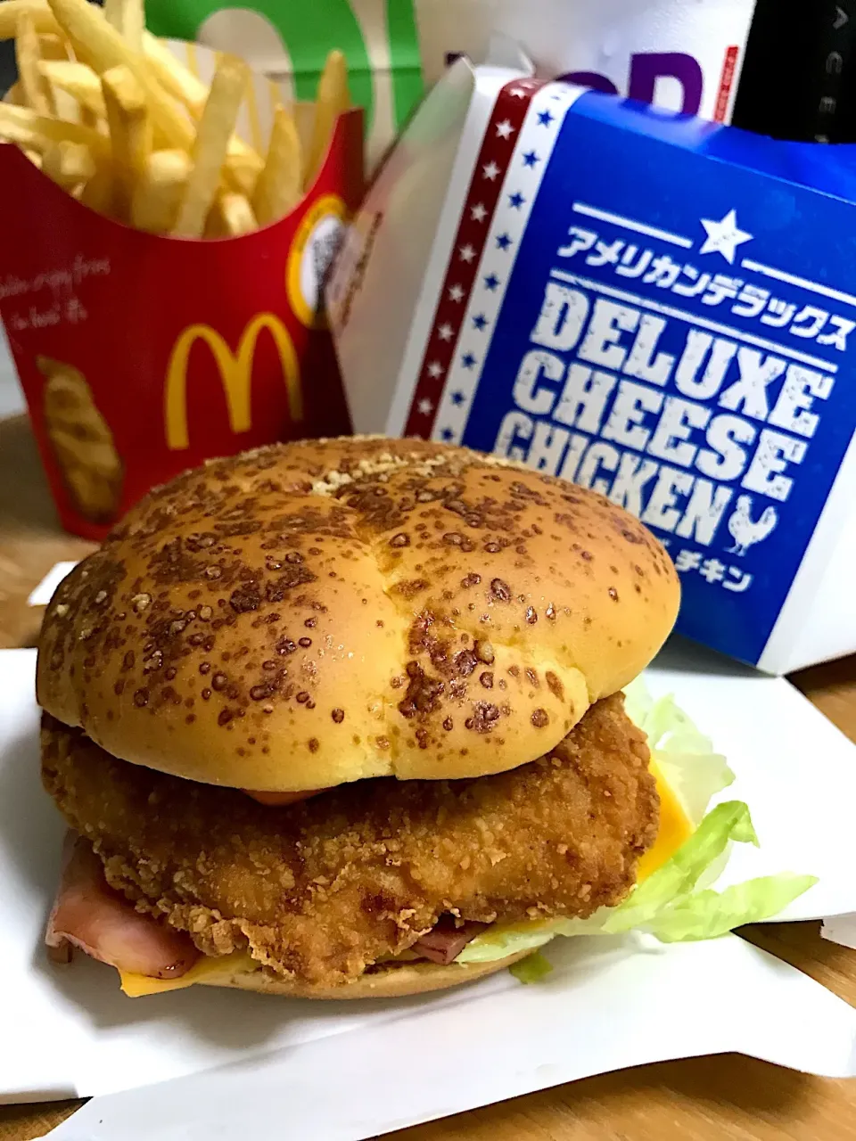 アメリカンデラックスチーズチキンバーガー🍔|るみおんさん