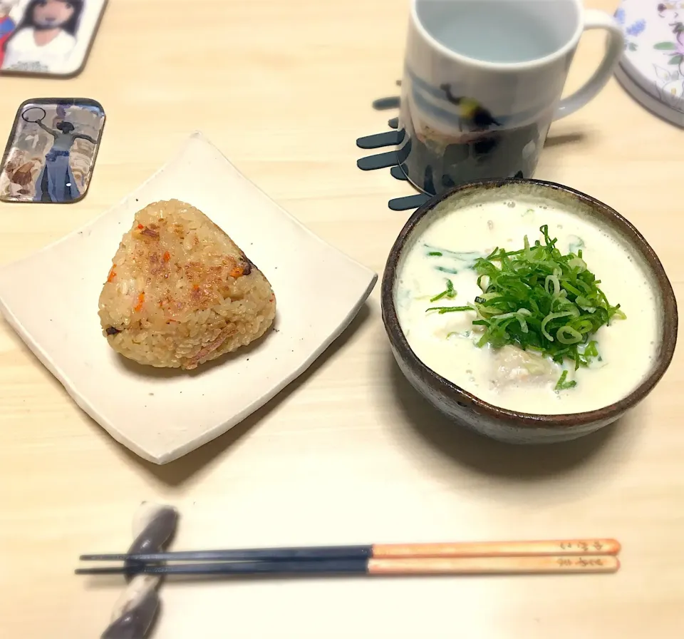 Snapdishの料理写真:昨日の残りのまつたけごはんを焼きおにぎりに|Yukako  Toyamaさん