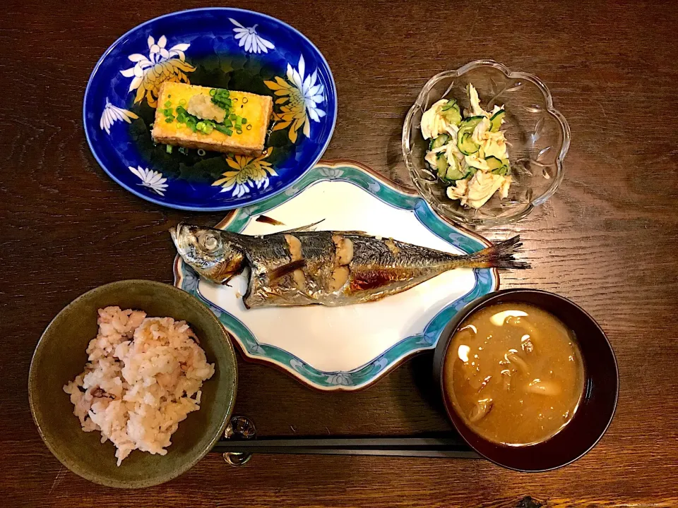 鯵の塩焼き
揚げ出し豆腐
キュウリとササミの酢の物
キノコの味噌汁
タコ飯|カドラさん