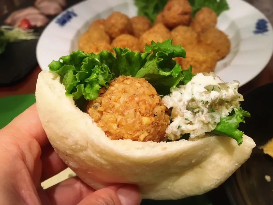 ピタパン焼きました！
ファラフェルとフムス、ババカナーシュを入れて♪|72roseさん