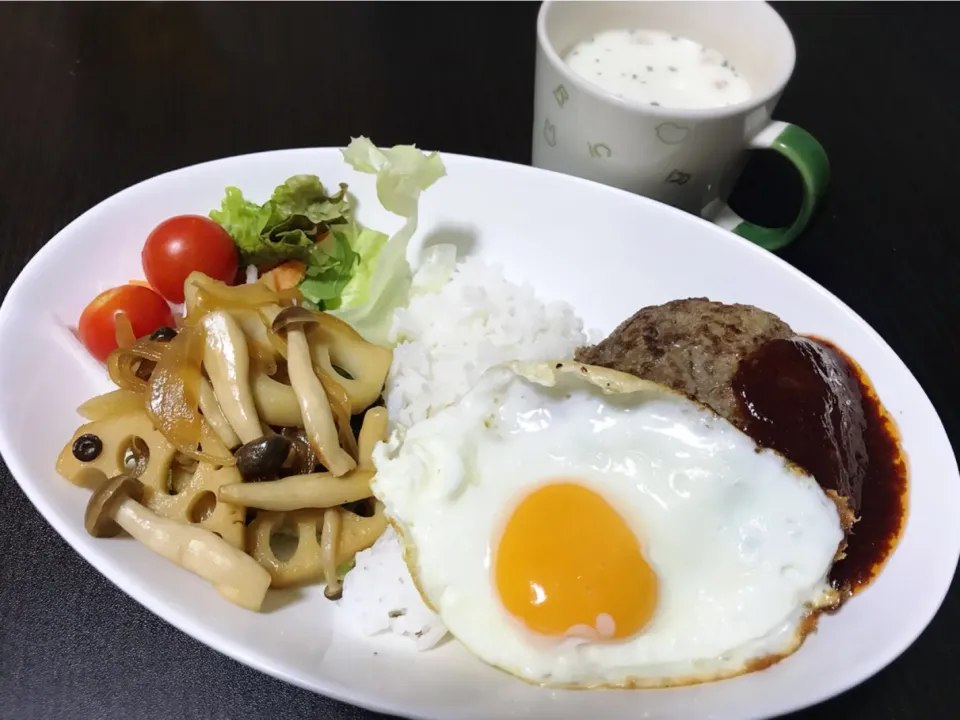 Snapdishの料理写真:目玉焼きハンバーグ|みわこさん