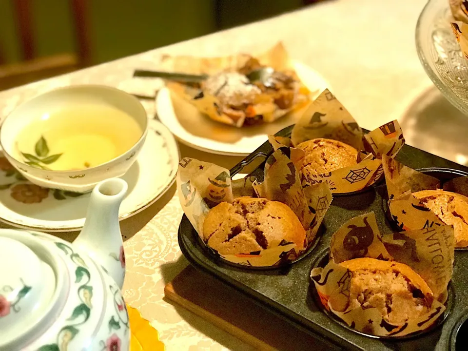 Snapdishの料理写真:Tea time #cappuccino chocolate muffin #midnightsnack|Babyluv Cabrera Ocampoさん