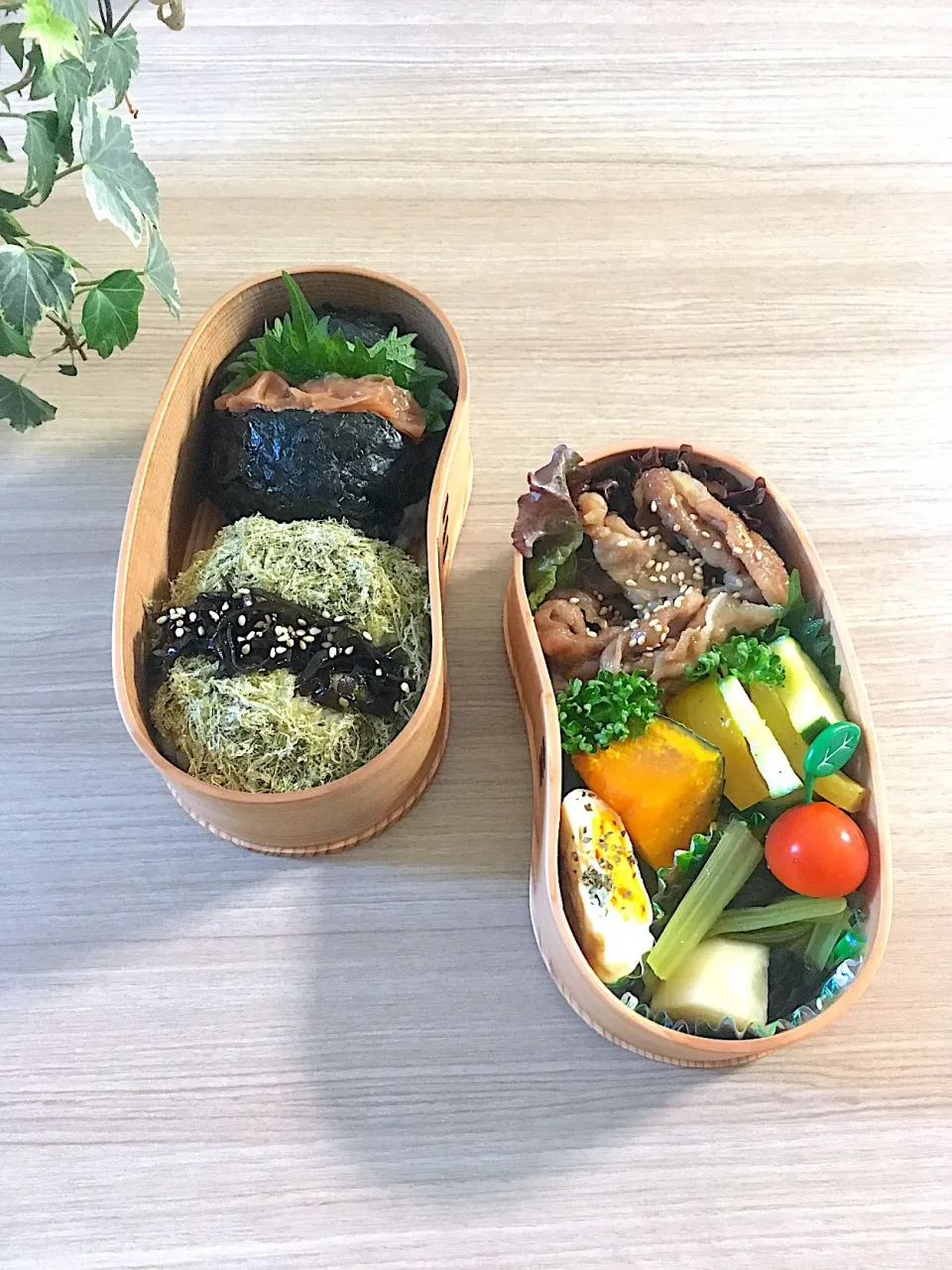 Snapdishの料理写真:おにぎりと生姜焼き弁当|michicoさん