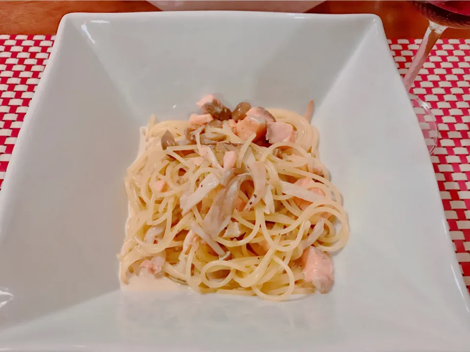 サーモンとしめじのクリームパスタ|ちゃみこさん
