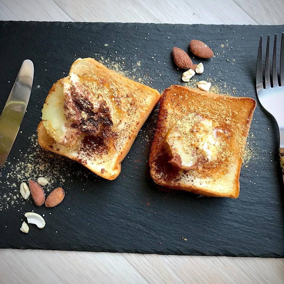 Snapdishの料理写真:焼き芋と発酵バターの朝ごパン🍞🍠🍯✨💗|くまもんさん