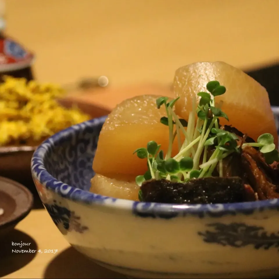 Snapdishの料理写真:大根と鰤のあらの煮物🐟|yasuko murakamiさん