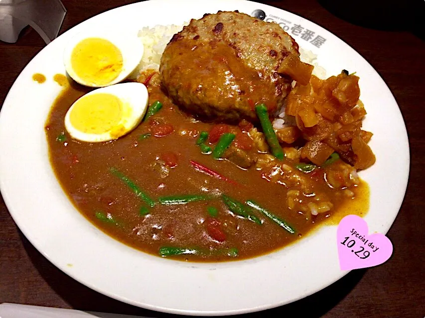 Snapdishの料理写真:☆★お出かけランチ★☆CoCo壱番屋のチーズインハンバーグ🍛ビーフアスパラトマトカレー♪|さとみさん