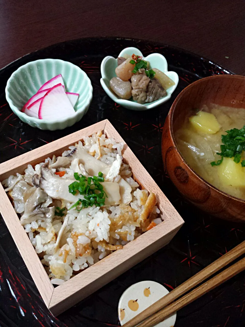 エリンギともみじ舞茸の炊き込みご飯|おちゃわんさん