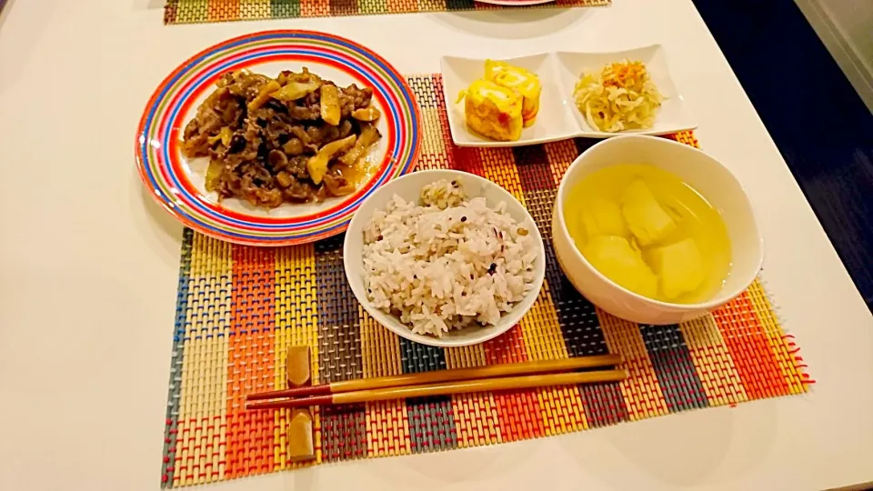 今日の夕食 牛肉とごぼうの味噌炒め、切り干し大根の塩きんぴら、卵焼き、雑穀米、じゃがいもの白だしスープ|pinknari🐰🌈さん