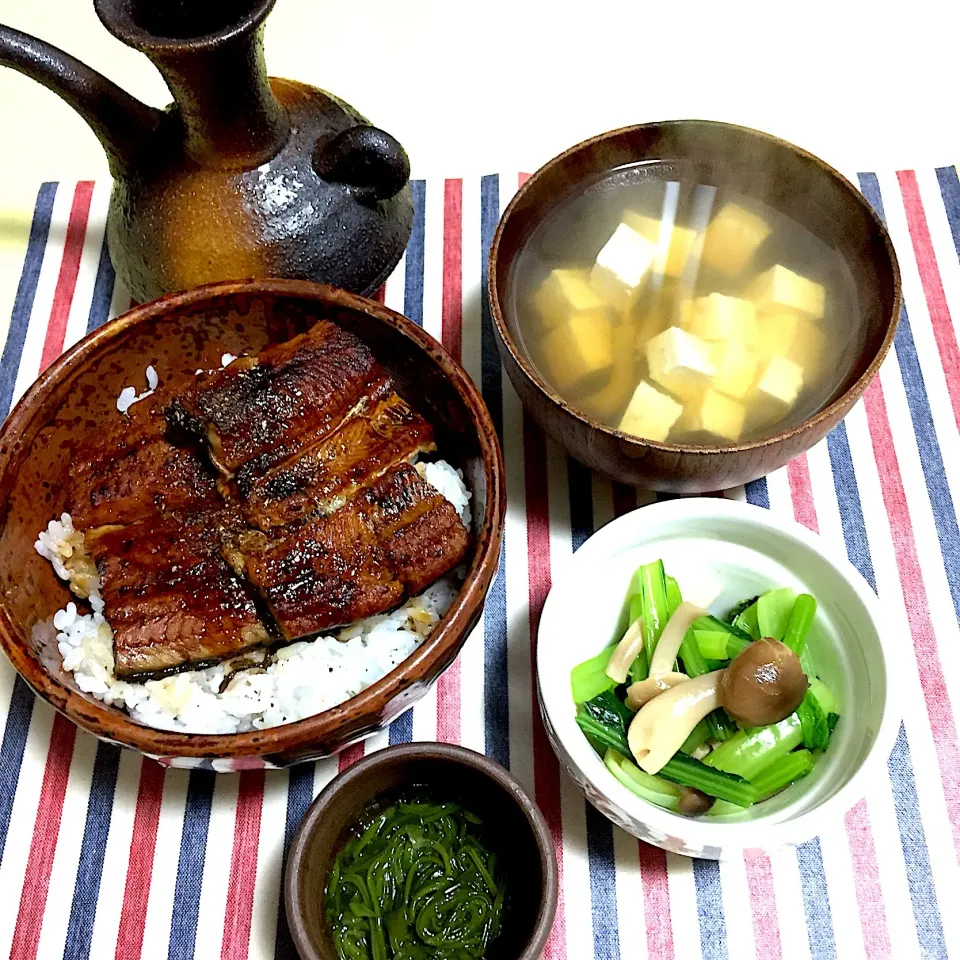 Snapdishの料理写真:サンデーディナー 鰻丼 お吸い物 めかぶ 小松菜おひたし|Noriyuki Saitoさん