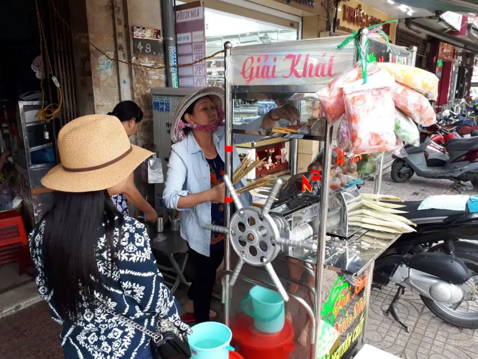 sugar cane juice in vietnam|秋平さん