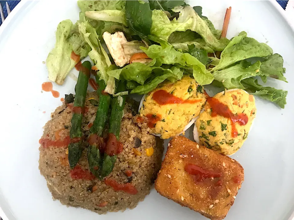 Vegetable Quinoa, Polenta Bricks, Green Eggs,  Asparagus and Salad|Sergio Lacuevaさん