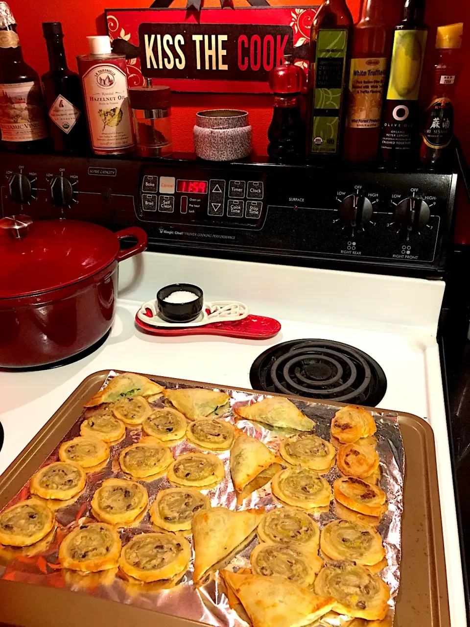 Snapdishの料理写真:Sunday appetizer:  #appetizer 
mushroom & leeks Pinwheel and spinach Spanakopita|🌺IAnneさん