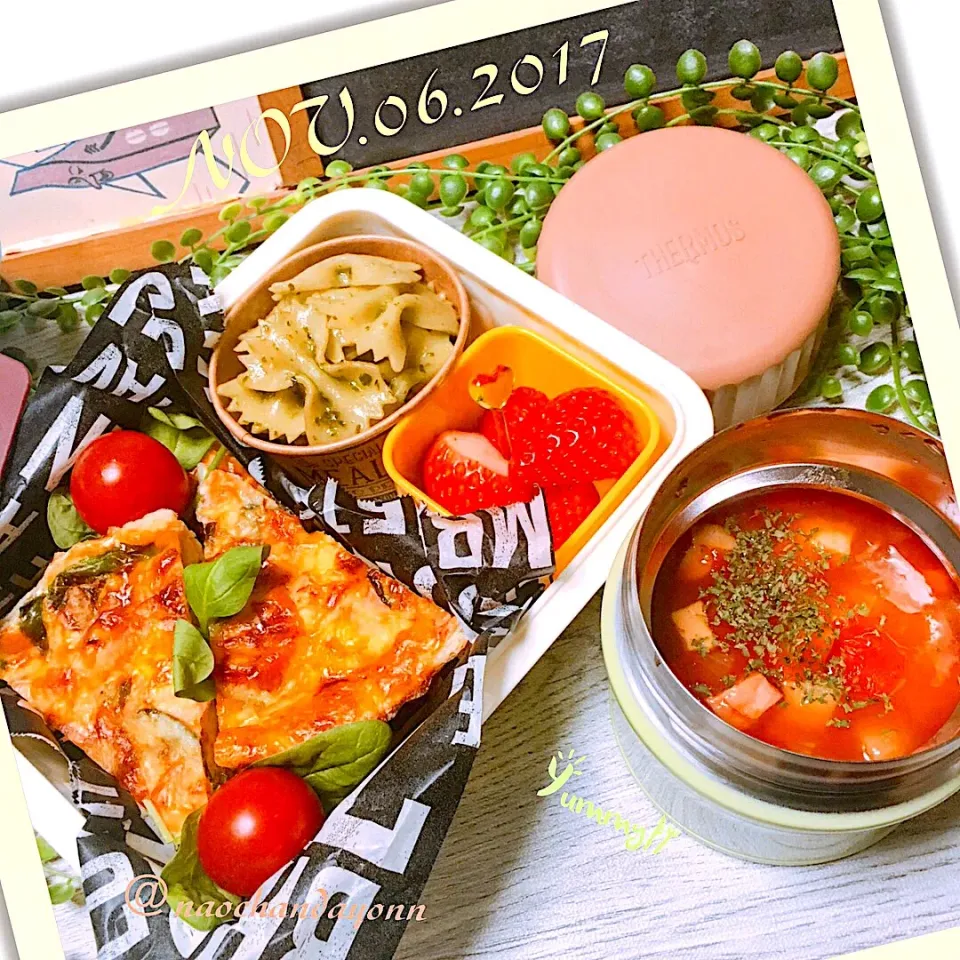 野菜たっぷりミネストローネ🍅
スモークサーモンとスピナッチのキッシュ
パスタ ジェノバソース     のお弁当|naochandayonnさん