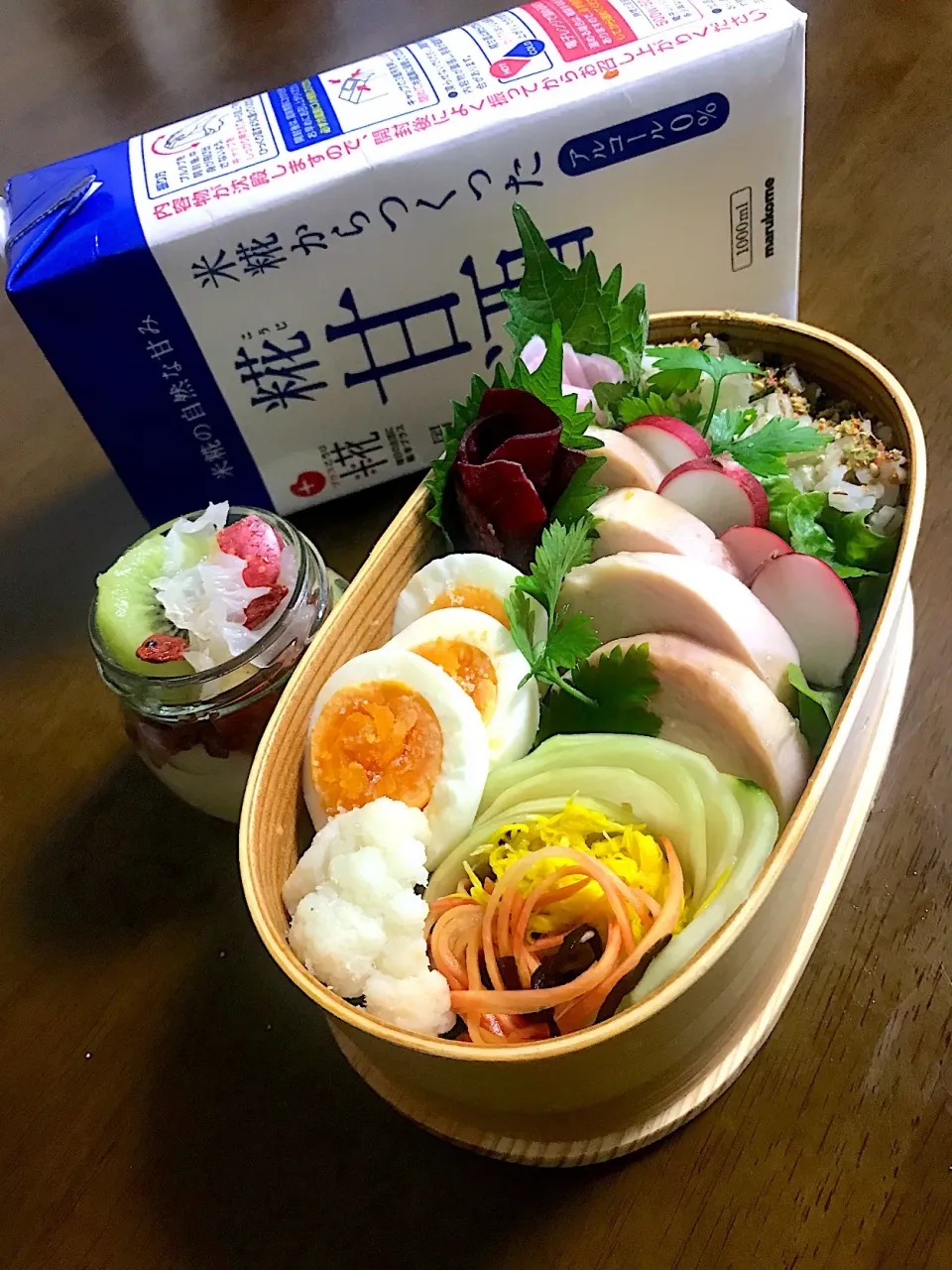 今日の私のお弁当🍱
鶏ハム🐔とゆで卵のお弁当🍱
甘酒ポンチも添えて|とんちんさん