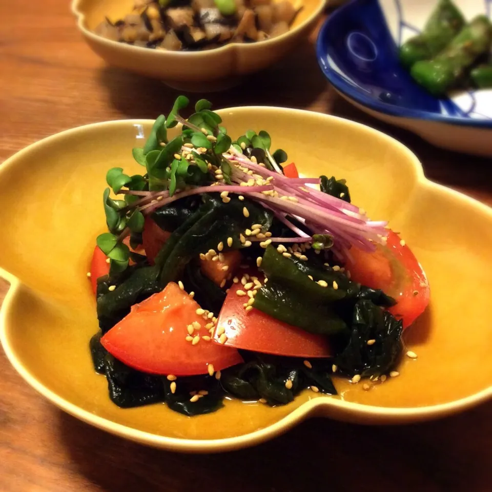 山本真希さんの料理 わかめとトマトのサラダ🍅 2017.11.4|キラ姫さん