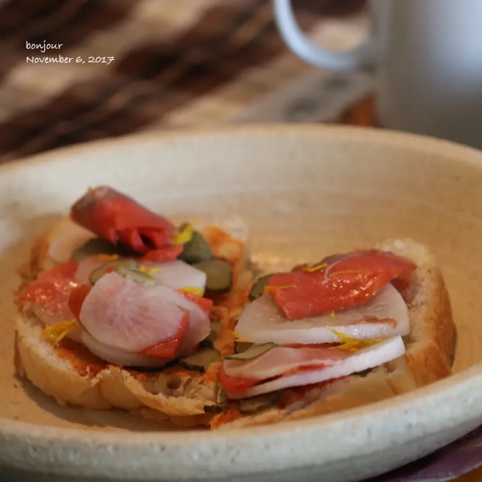 大根とスモークサーモンのオープンサンド🥖|yasuko murakamiさん