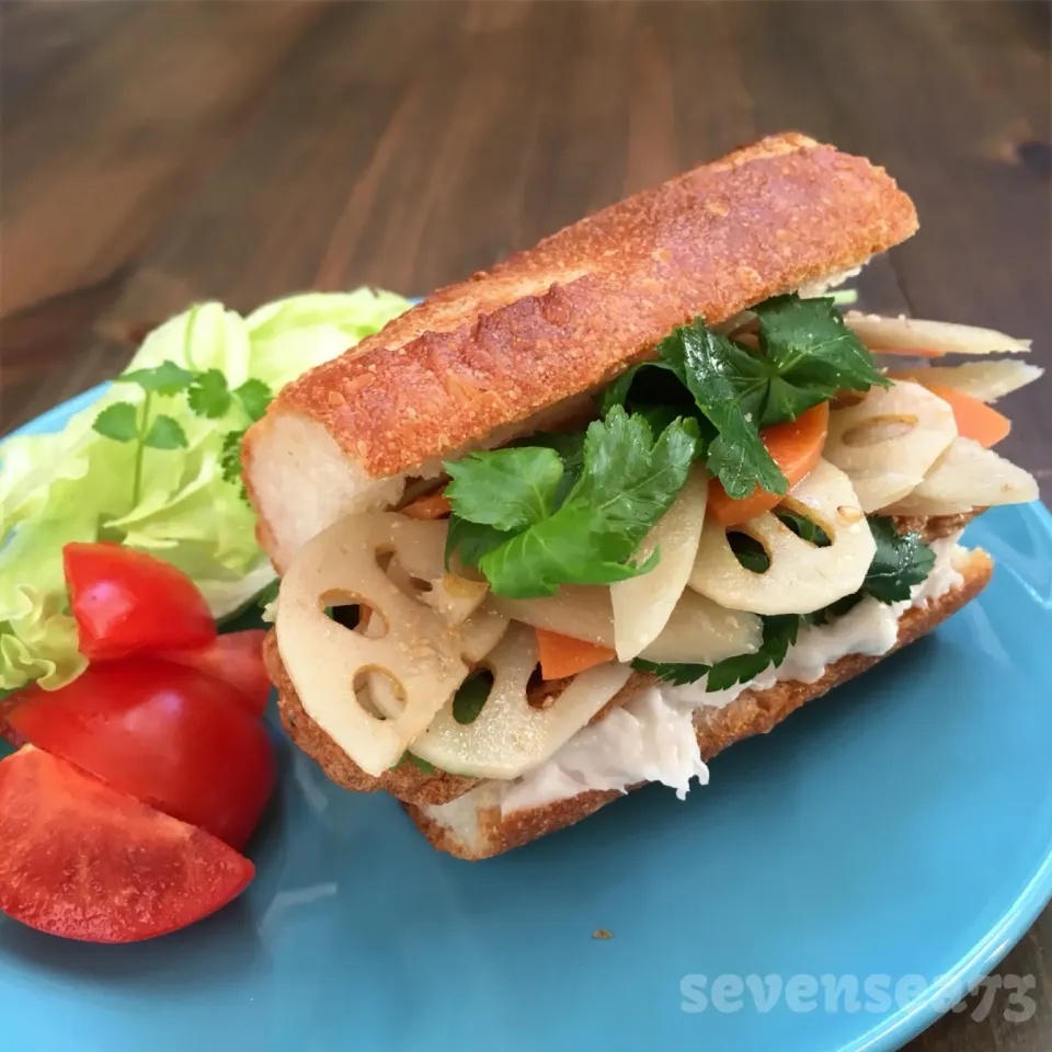 Snapdishの料理写真:じゃこ天・根菜きんぴら・里芋ベシャメルのバゲット和サンドʕ-̼͡-ʔ🥖🍂|七海さん