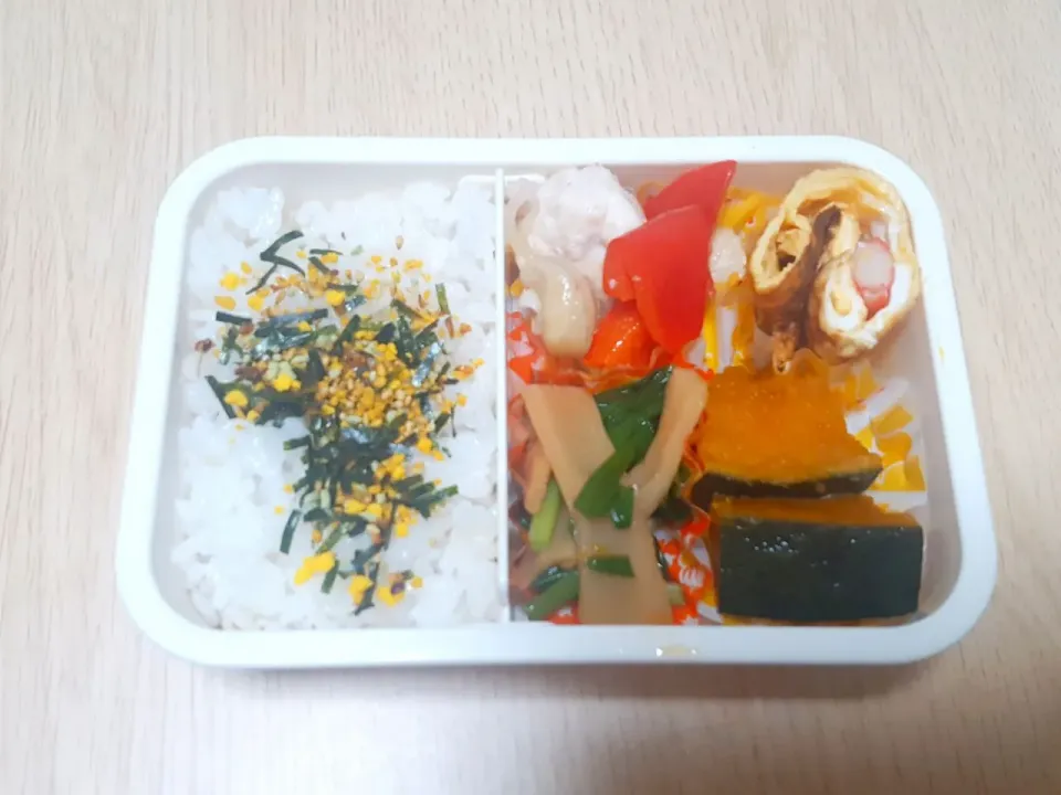 つくりおきお弁当
🍎鶏肉とくるみの塩炒め風
🍎にらとメンマのピリ辛あえ
🍎わかめとかにかまの卵焼き
🍎かぼちゃ煮|ぽよさん