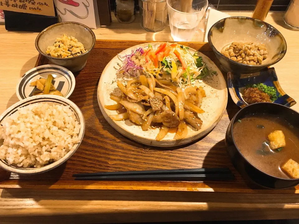 紅豚肩ロース生姜焼き定食と肉味噌納豆|chan mitsuさん