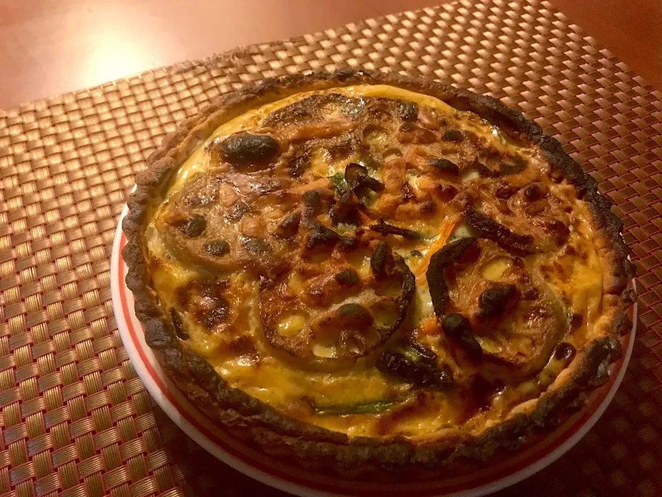 Snapdishの料理写真:Tama's Quiche of vegetables🍳tamaちゃんのｷｯｼｭ(人参,蓮根,茄子,ｽﾞｯｷｰﾆ,しめじ,ﾊﾟﾌﾟﾘｶ&ほうれん草)|🌈Ami🍻さん