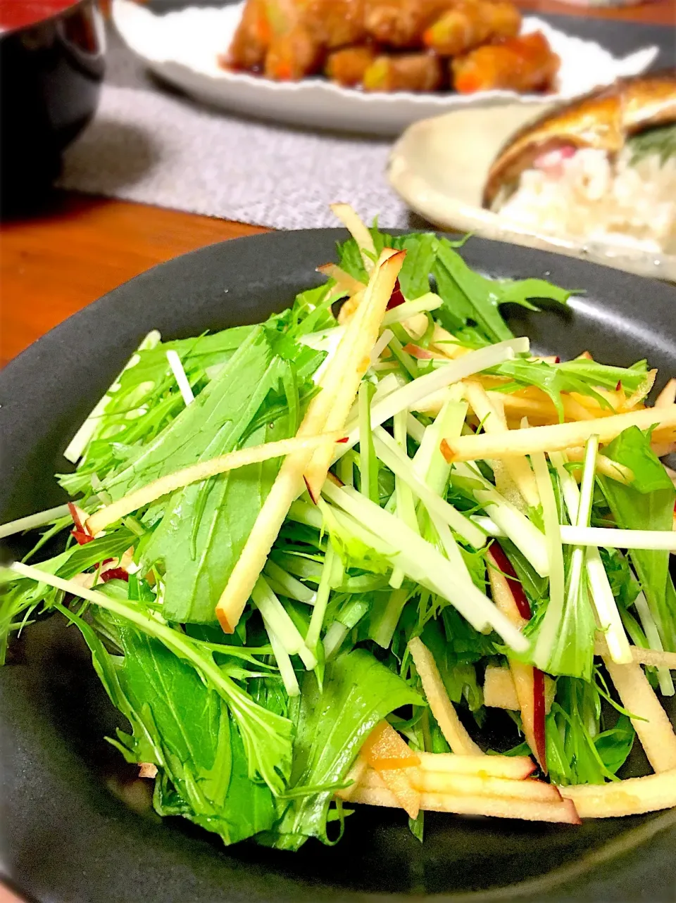 Snapdishの料理写真:水菜子供は苦手だけどりんご入れて完食サラダ|マム🌹Japanese momさん