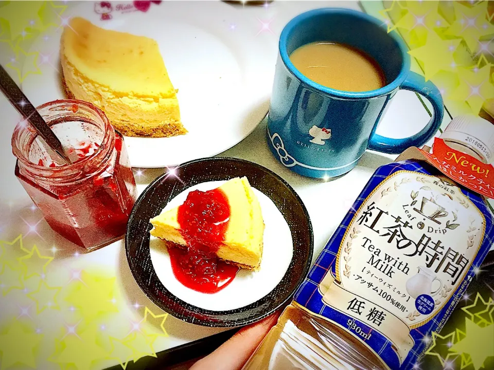 Snapdishの料理写真:#紅茶の時間ティーウィズミルク低糖 
#ベイクドチーズケーキ
#オレンジとラズベリーのソース|ゆえりんさん