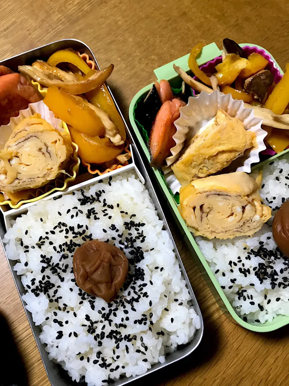 焼き鮭とエリンギとパプリカのポン酢炒め弁当。
パパママ仕事弁当。|めぐりんさん