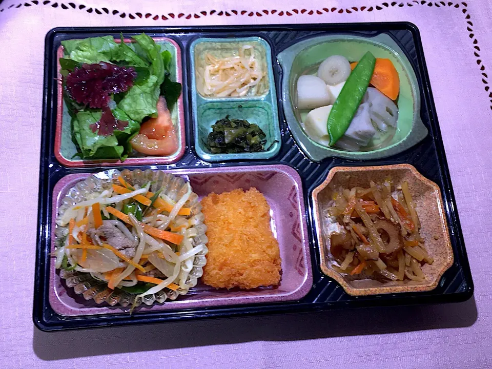 Snapdishの料理写真:にんにくの芽と豚肉のオイスターソース炒め 日替わり弁当 豊川市豊橋市一部エリア宅配|Naokazu Kuritaさん