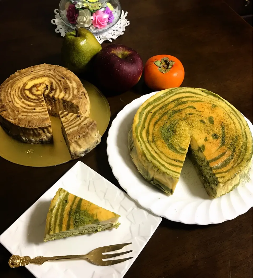 Snapdishの料理写真:シマシマチーズケーキ🎂抹茶チーズ＆コーヒーチーズケーキ🎂
作っている間も楽しい❣️|とんちんさん