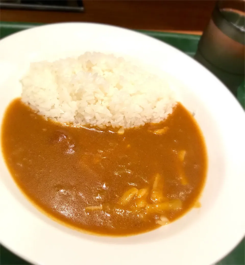 c＆c@新宿でちょっぱやメシ チーズカレー少なめ中辛470円|hoppycowさん