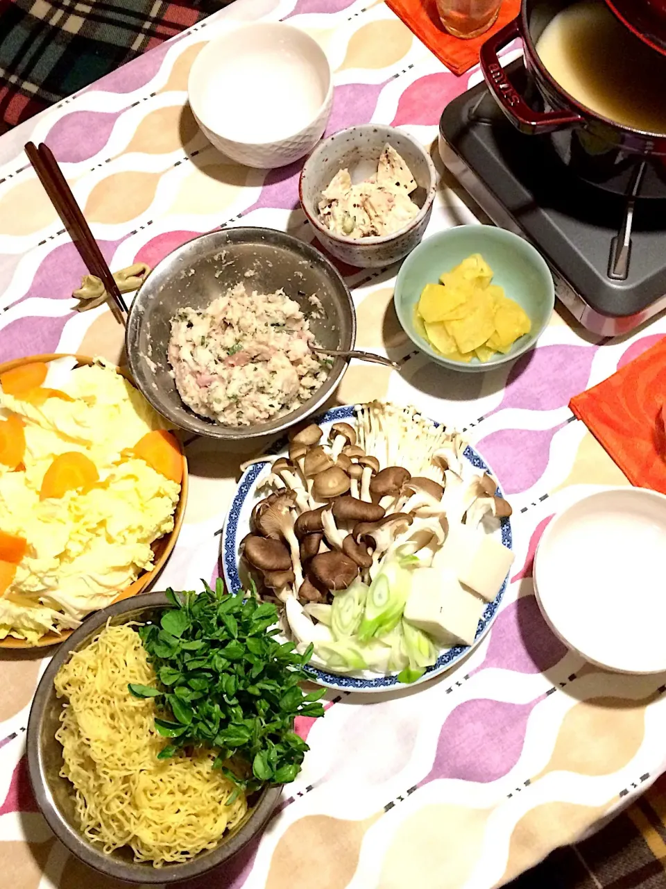 ミツカンさんから頂いた、鶏白湯鍋スープで、〆が、生ラーメンの蓮根つみれ鍋|cherさん