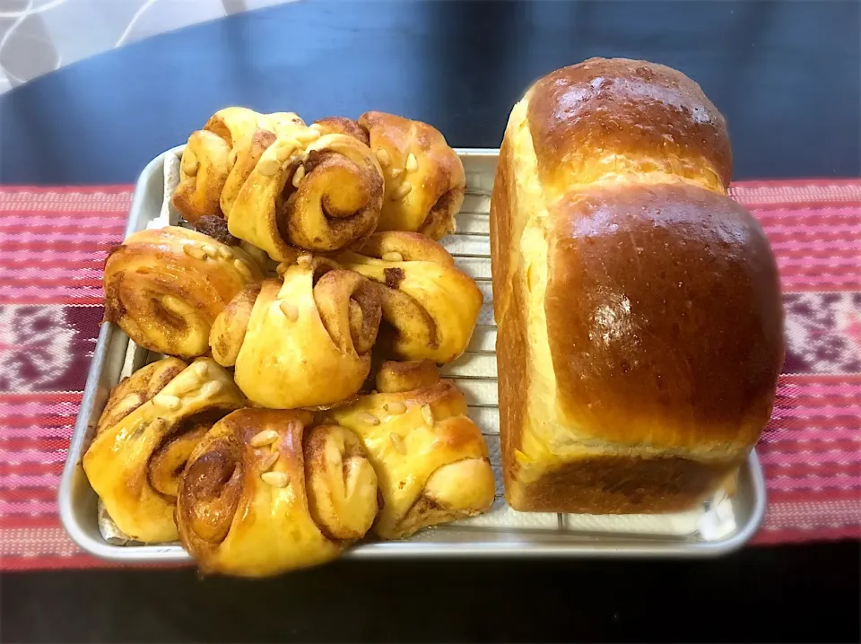 Cinnamon roll & loaf bread|Melia Sandya Utamiさん