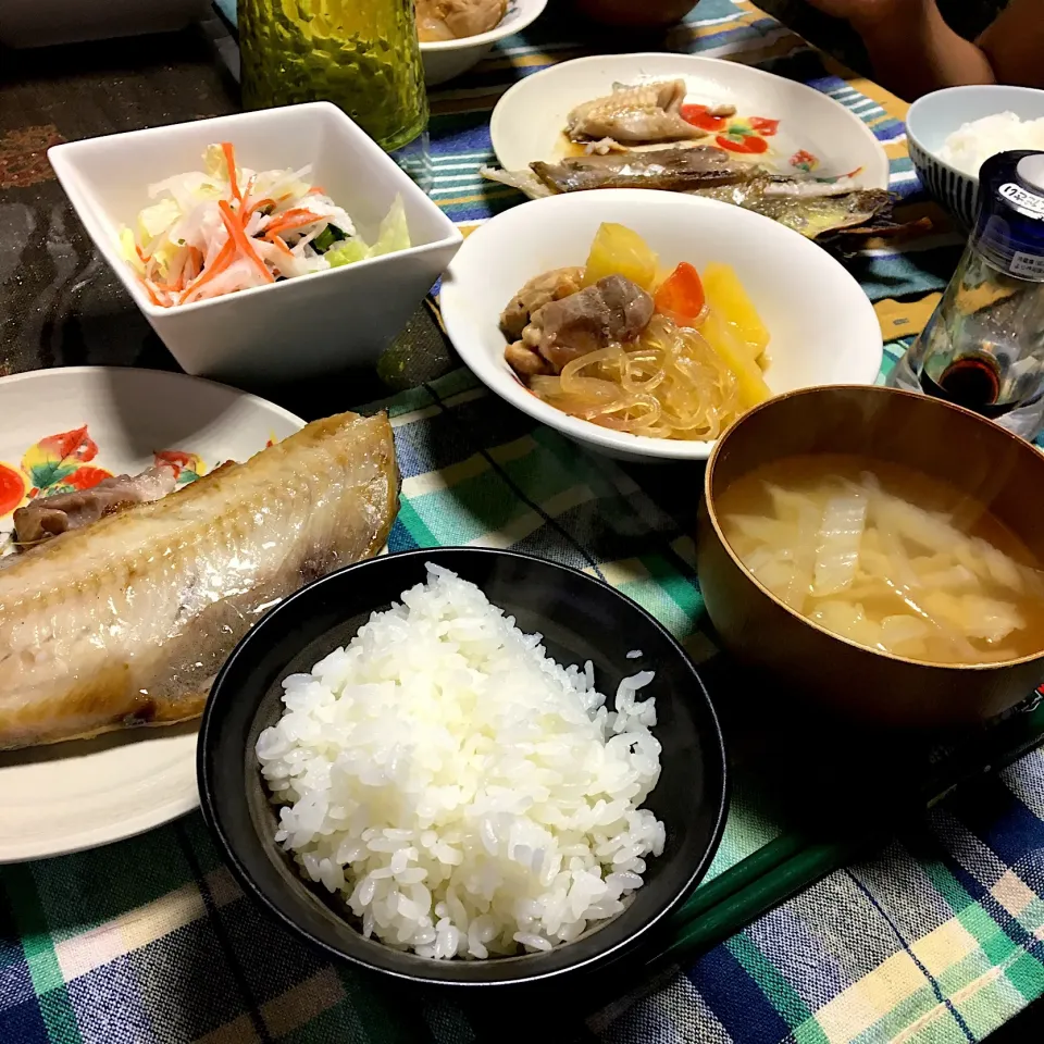 #お夕飯  #生マロニー 

今日のお夕飯は、生マロニー入り鶏じゃが。
おっきなほっけの開き。
ねばり長芋のサラダ🥗|renharuruさん